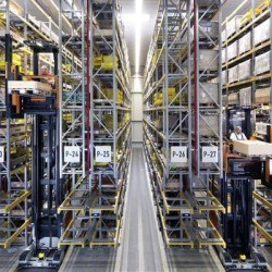 窄通道货架和 VNA 货架 窄通道货架和 VNA 货架